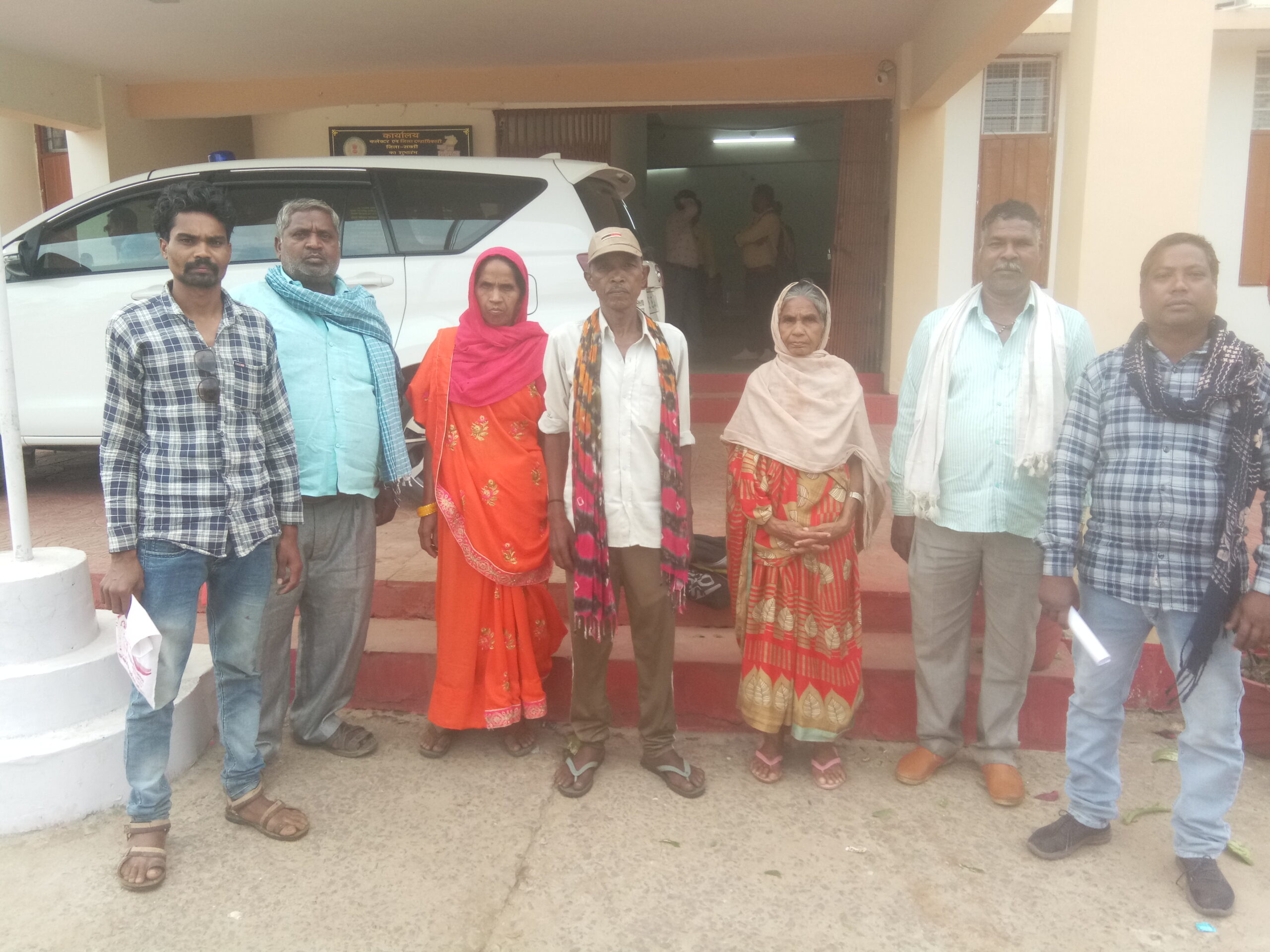 आईसीआईसीआई बैंक फिनो के खाताधारक हो रहे परेशान, मामला जनदर्शन तक