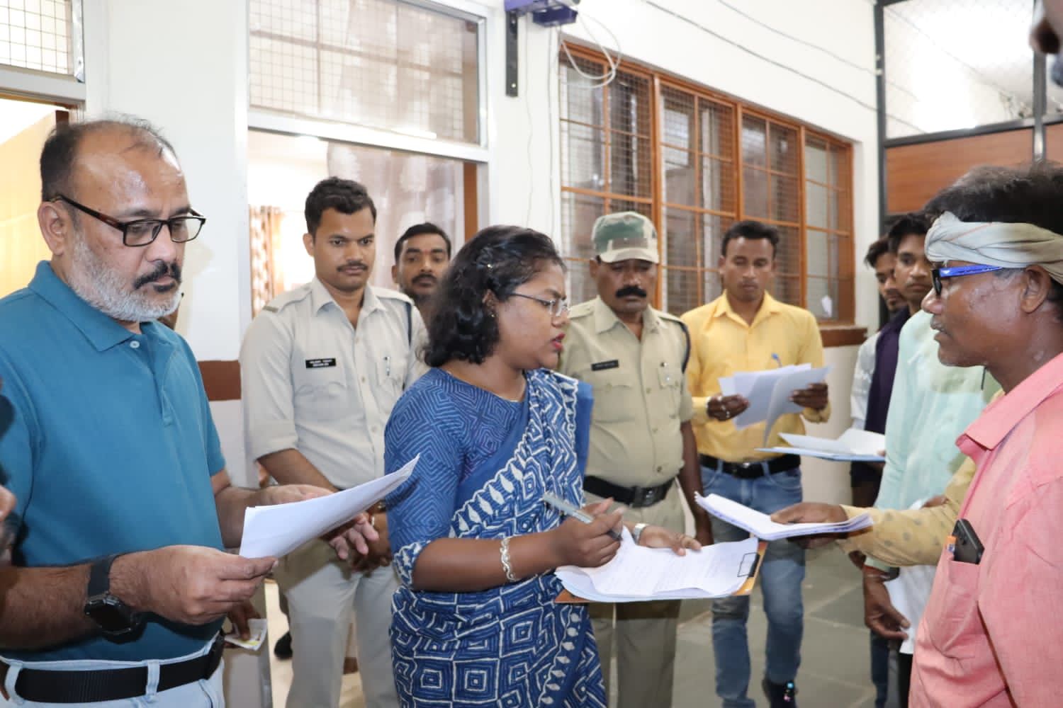 कलेक्टर ने सुनी आमजनों की समस्याएं, प्राप्त आवेदनों के निराकरण के लिए अधिकारियों को दिए निर्देश