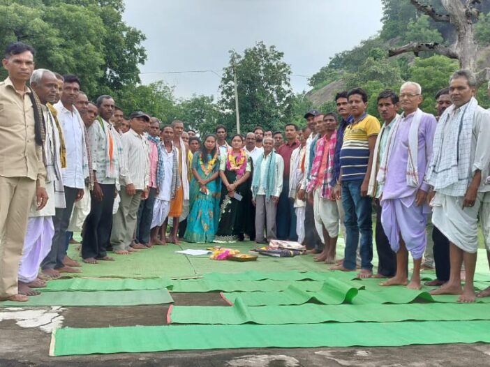 बड़े कोसरिया यादव समाज के द्वारा कांदाडोंगर राज का आवश्यक बैठक आयोजित किया गया