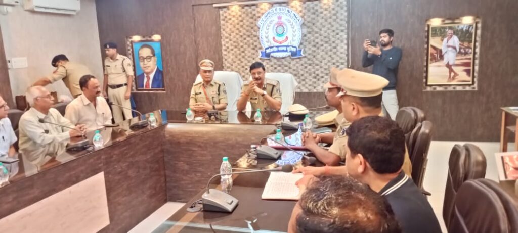 पुलिस महानिरीक्षक बिलासपुर रेंज बिलासपुर द्वारा थाना चांपा क्षेत्र में उत्कृष्ट कार्य करने वालो गणमान्य नागरिकों को किया गया सम्मानित