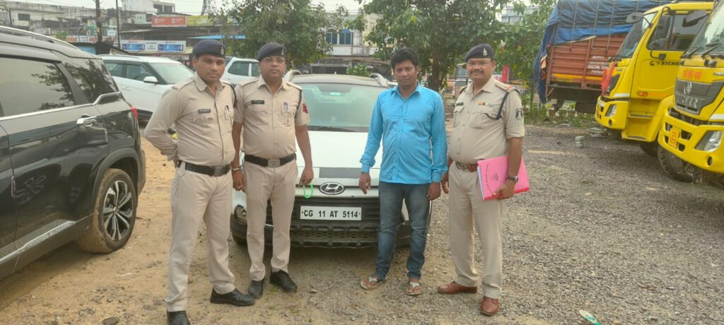 अन्य जमीन को बताकर धोखे से रजिस्ट्री कराकर लाखो रूपया का धोखाधड़ी करने वाले फरार आरोपी को पकड़ने में थाना जांजगीर पुलिस को मिली सफलता
