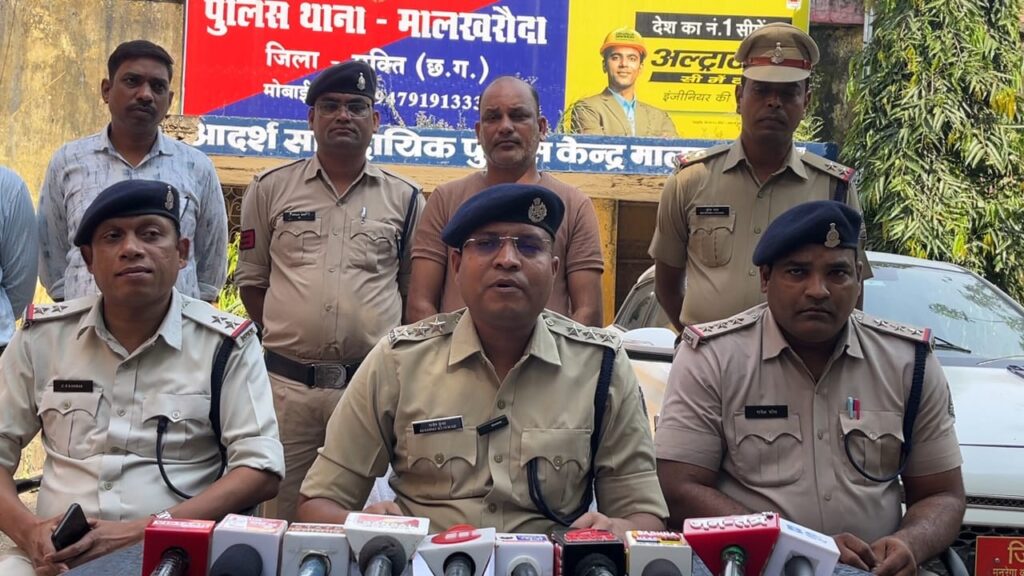 ठगी के मास्टरमाइंड गिरफ्तार,  कई जिला म एसबीआई के नौकरी लगाये के नाम ले ठगी के फैलाइस जाल, छपोरा गाव म फर्जी एसबीआई कियोस्क के मामला