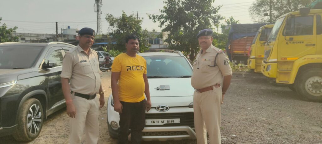 अन्य जमीन को बताकर धोखे से रजिस्ट्री कराकर लाखो रूपया का धोखाधड़ी करने वाले फरार आरोपी को पकड़ने में थाना जांजगीर पुलिस को मिली सफलता