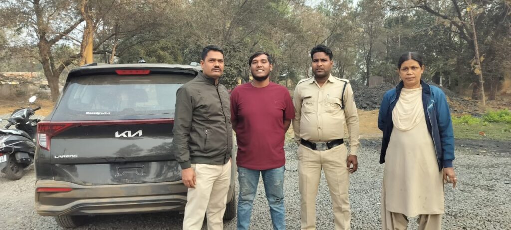 डायल 112 म डियुटीरत कर्मचारी ले  हुज्जतबाजी, झुमाझपटी करत अऊ  जान ले  मारे  के  धमकी देवइया आरोपी  होइस  गिरफ्तार थाना बलौदा पुलिस के  त्वरित कारवाही