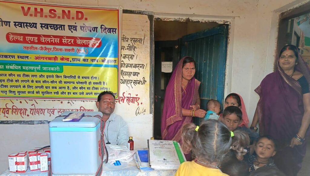 शिशु संरक्षण माह के तहत सबों जगह पीलाये जावत हे  विटामिन ए आऊ आयरन सिरप