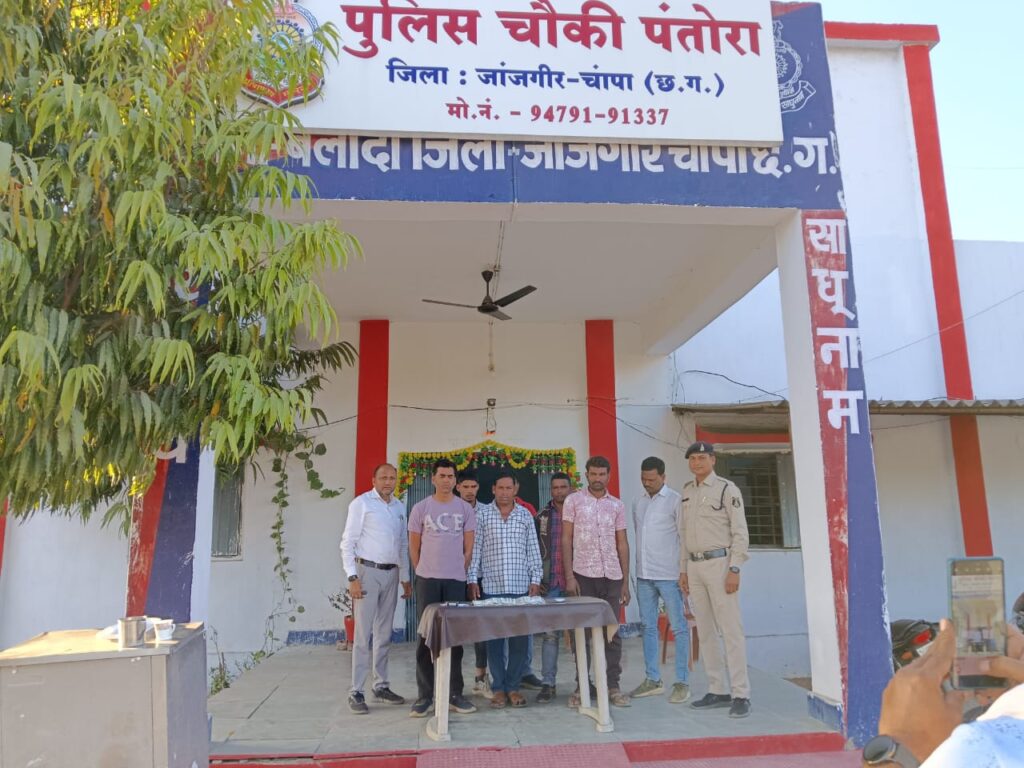 चौकी पंतोरा क्षेत्र के कण्डरा जंगल पहाड के उपर जुआ खेलोइया 07 जुवाड़ीयानो ल पकड़े  म मिलीस  सफलता सायबर टीम/चौकी पंतोरा पुलिस के संयुक्त कारवाही