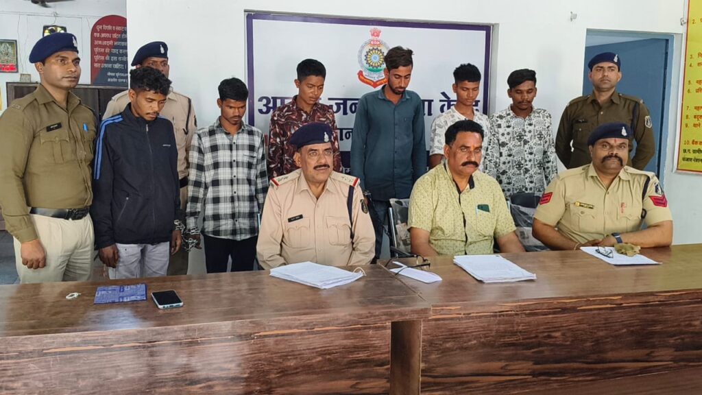 चांपा शहर म युवक के  हत्या के मामला  म 06 आरोपी सहित 02 विधि विरुद्ध संघर्षरत बालक कुल 08 ल पकड़े  म पुलिस ल  मिलीस  सफलता