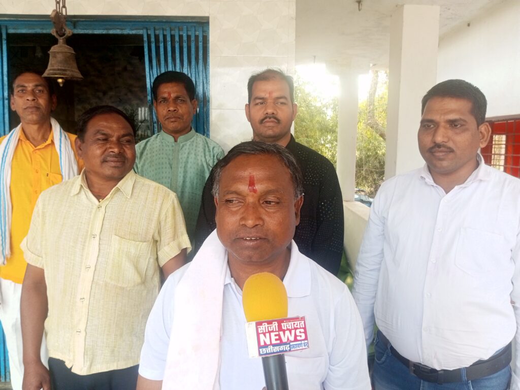 कचन्दा के नवनिर्वाचित सरपंच पीतर चौहान के जीत के खुशी म खंभेश्वरी मंदिर म भंडारा के आयोजन