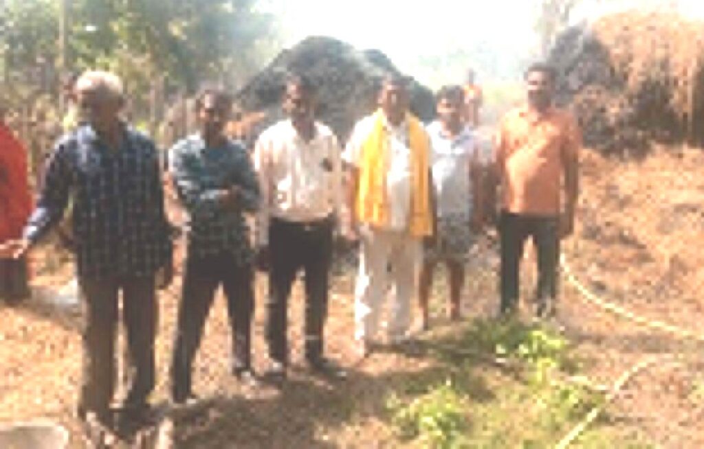 बेलादुला के डोंगिया पारा के मोती लाल चंद्रा के कोला म रखे पैरा म लगीस आगी