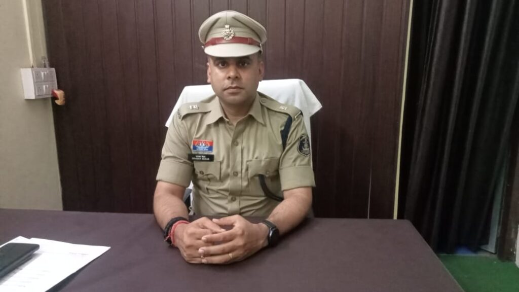 जिले के नवपदस्थ अतिरिक्त पुलिस अधीक्षक श्री उदयन बेहार ह आज कार्यालय यातायात शाखा म  अतिरिक्त पुलिस अधीक्षक के पदभार ग्रहण करिन