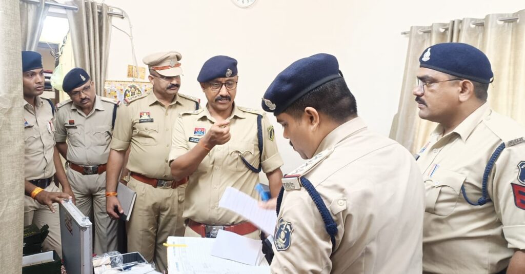 नव पदस्थ पुलिस अधीक्षक श्री विजय कुमार पाण्डेय (IPS) थाना कोतवाली जांजगीर   म करिन  वार्षिक निरीक्षण।