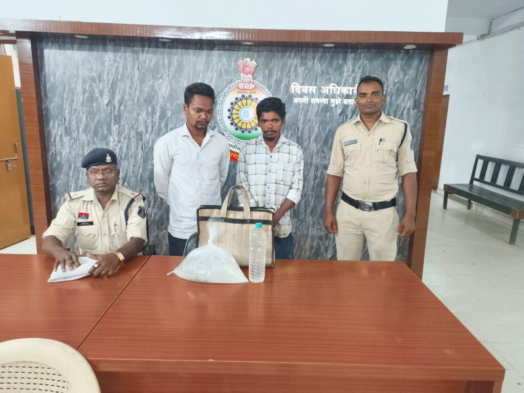 ’’अवैध रूप ले कच्चा महुआ  दारू बेचोईया अऊ कब्जा  म रखके  परिवहन कारोइया  02 आरोपी गिरफ्तार