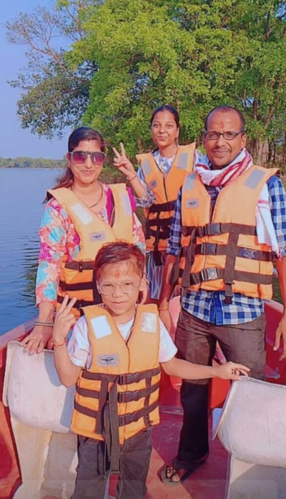 हमें भी चाहिए आजादी ! दिमागी सुकुन के लिए परिवार के साथ घूमने-फिरने का अपना अलग ही मजा हैंएक जाना-पहचाना हसदेव सरिता पर बना हुआ आकर्षक स्थल, कुदरी बैराज|