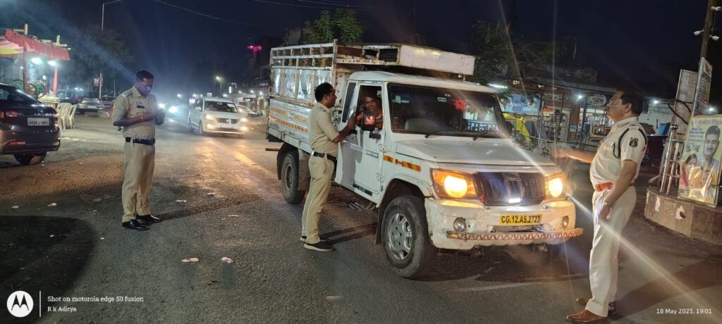 पुलिस अधीक्षक जांजगीर चांपा श्री विजय कुमार पाण्डेय (IPS) के निर्देशन म विशेष अभियान चलाके  यातायात नियम के  उलंघन  कारोइया वाहन चालक मन  के विरूद्ध कारवाही