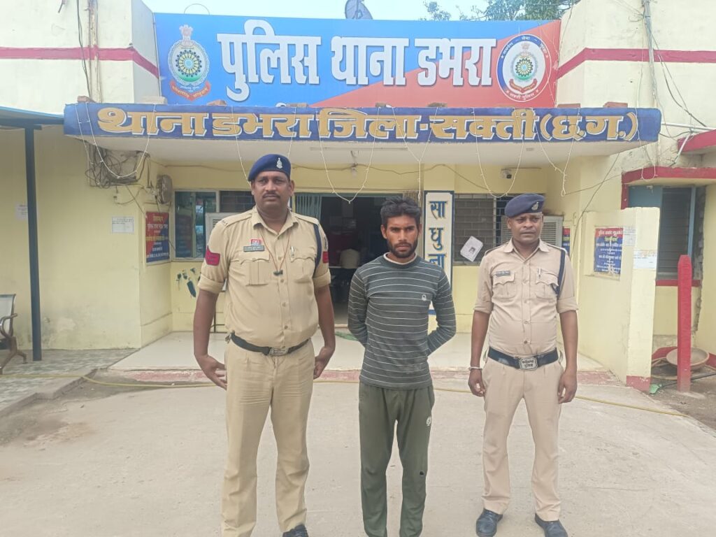 08 लीटर कच्चा  महुआ दारू  के संग  आरोपी गिरफ्तार चन्द्रपुर पुलिस के  लगातार कारवाही